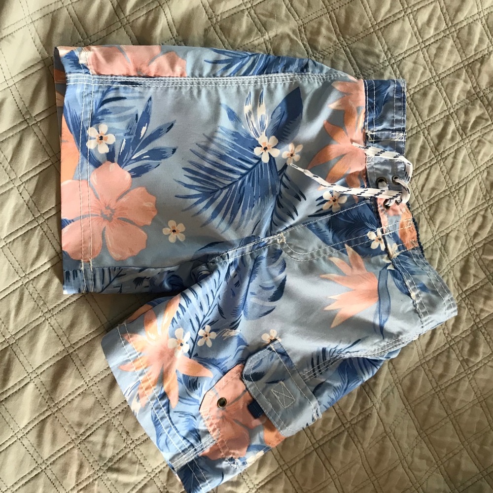 Boys 4t Hawaiian 🌺 swim trunks 🌊